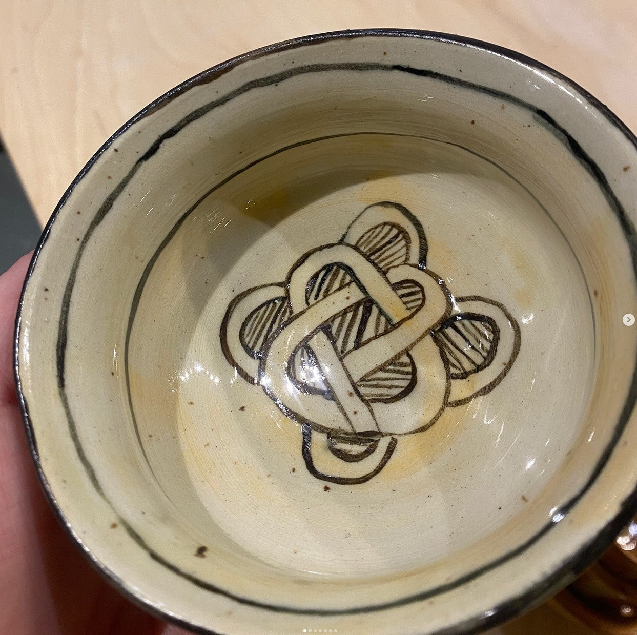 Bowl with knot